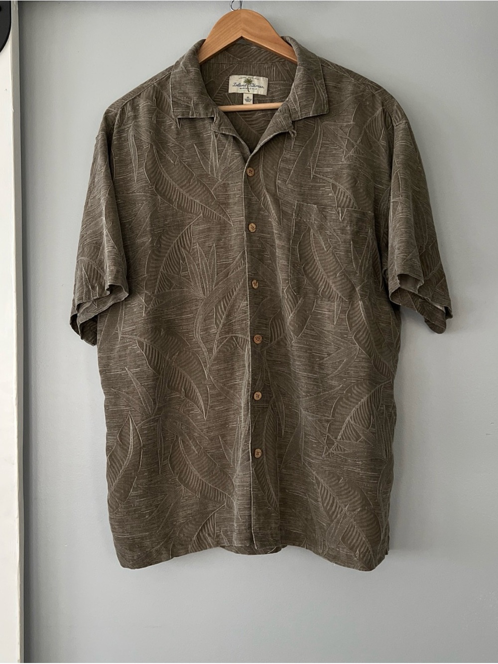 Leaf-Print Short-Sleeve Button-Down 100% Silk Hawaiian Shirt in Olive Brown